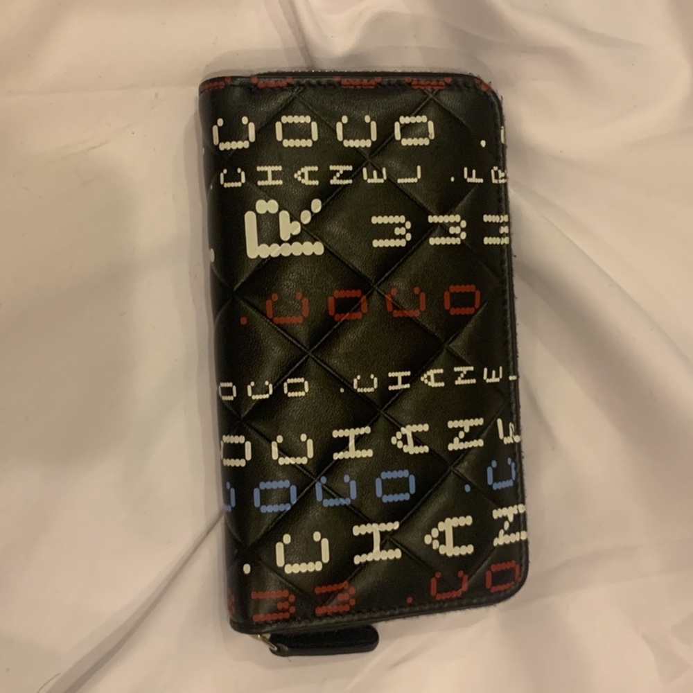 Chanel Data Center Wallet LIKE NEW - Picture 5 of 9
